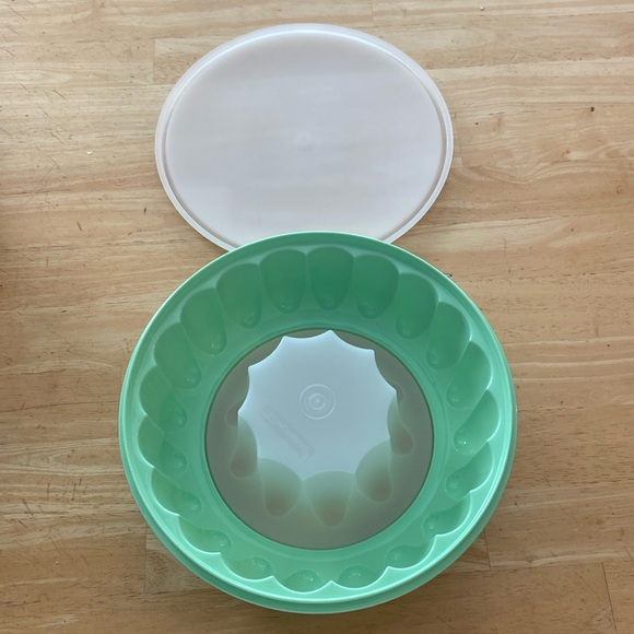 Tupperware jello mold with lid. New and vintage. Never used. - Picture 2 of 4